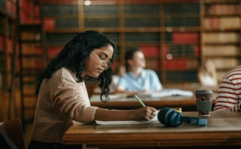 英国九大公学奖项，英国九大公学毕业去向