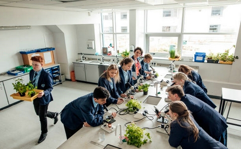 英国私立高中交换，英国私立学校公立学校交换