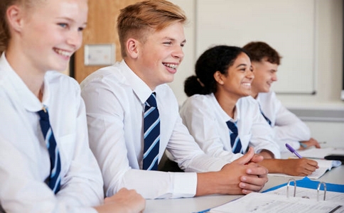 英国私立高中入学，英国私立高中留学一年要多少钱