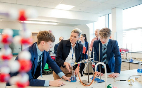 英国私立高中学费，高中留学英国私立高中费用详解