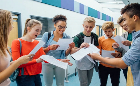 英国著名私立高中留学，英国私立高中留学一年要多少钱