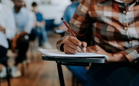 英国 私立高中 留学，英国私立高中留学中介最建议去吗