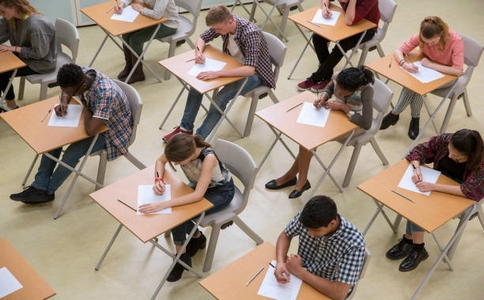 英国国际私立高中穿着，英国私立高中学费一般多少钱